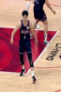 CBA常规赛第21轮 广东华南虎VS深圳马可波罗 20231225 明星机位-胡明轩