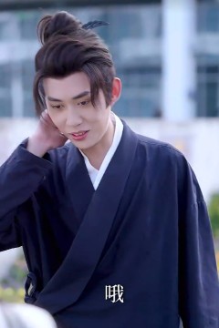 军训求雨我玄学大佬的身份瞒不住了